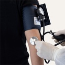 7100_7100_blood-pressure-kit_single-head_nibp-cuff_in-use_72dpi_azacf4