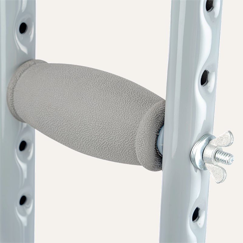 z-Bariatric_Steel_Crutches_10105-10106_brtrc-cructhes_hand-grip_72dpi_wpgkus