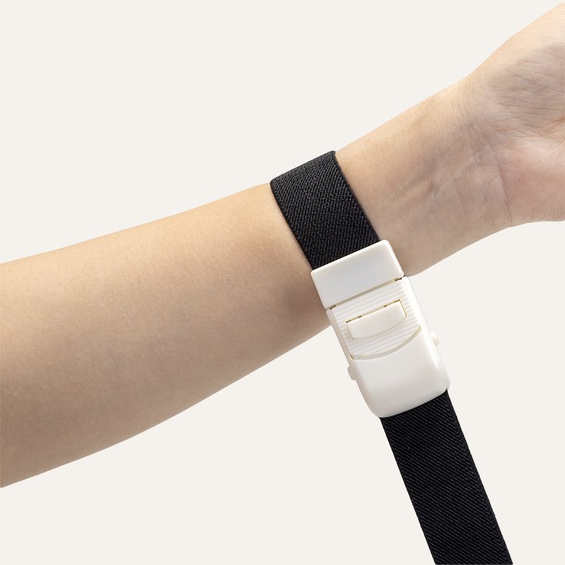 3138_3138_tourniquit_use-wrist_72dpi_rzbkdg