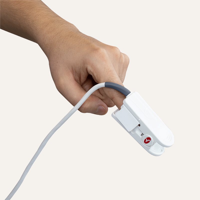 10840-W_STAND_10840-10841_vital-sign-monitor_finger-clip_on-finger_72dpi_ib0c1g